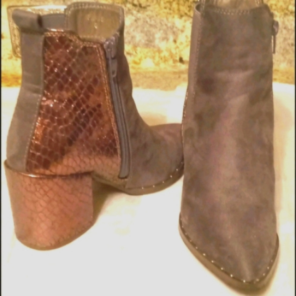PARIS BOOTIE'S GRAY & SNAKESKIN SZ 6